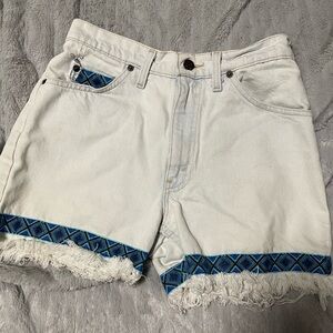 Vintage retro 90s Levi's boho print shorts size 28
